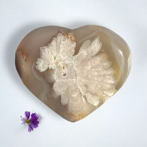 Flower Agate Heart‎ Carving (#8)